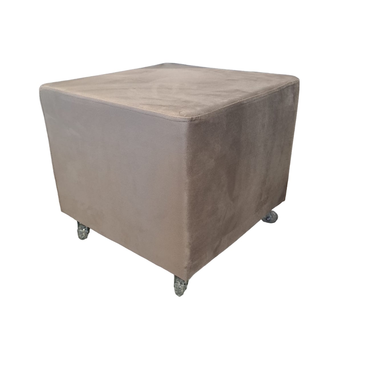 118e9093282140cc58275b5b5a82daf4.jpg PUFF 45x45x44 ALT C/RODIZIOS TECIDO 853 - Imagem 1
